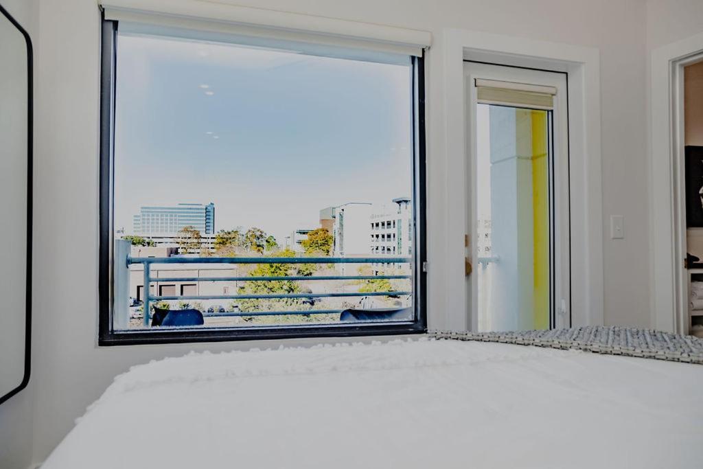 The Hive 302 King With Balcony Hotel Wilmington Eksteriør billede